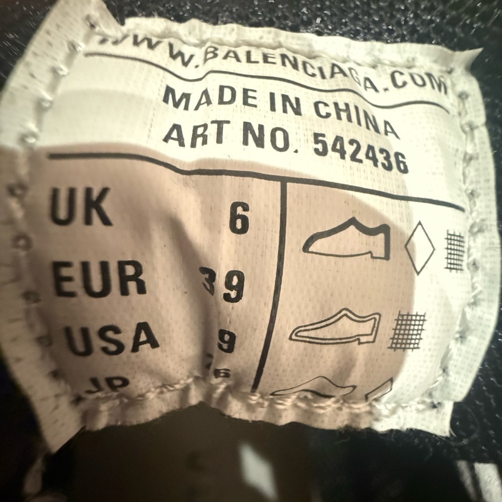 Balenciaga White Sneakers - Picture 6 of 6